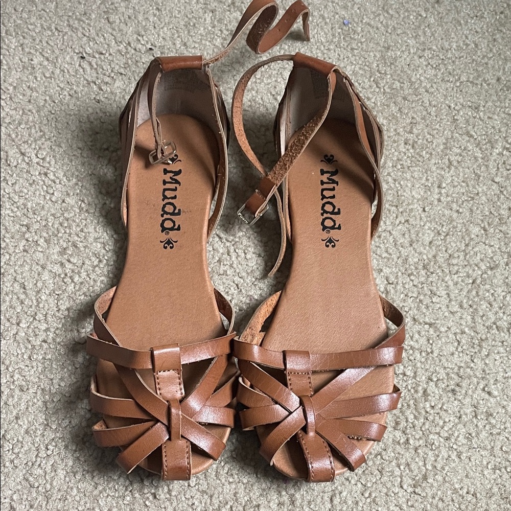 Mudd Women's Brown Strappy Sandals